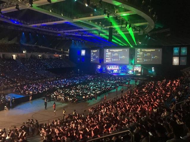 尤其是在面 尤其是在面